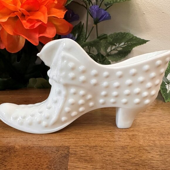 Fenton‎ Milk Glass Hobnail Shoe White Boot Vintage Art Glass Figurine - Picture 1 of 6